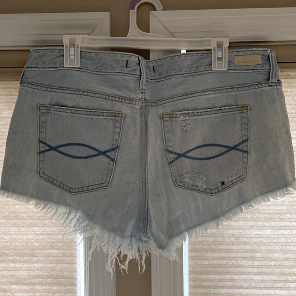 Women’s Abercrombie shorts. Gently used - Picture 3 of 4